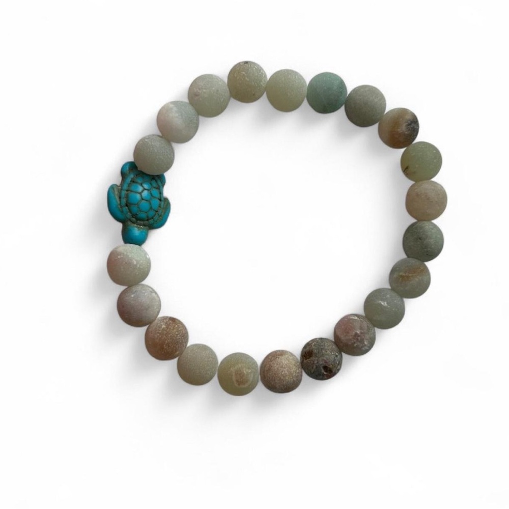 Elegant Beaded Bracelet with Turtle Charm